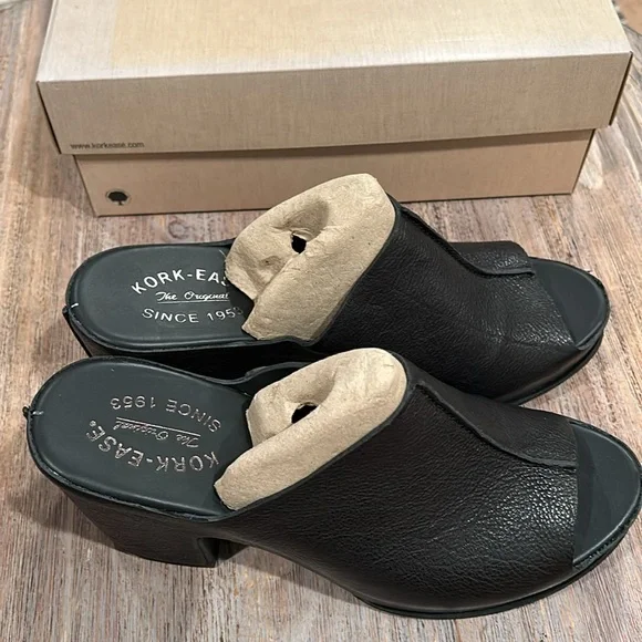 Kork-Ease Black Sandals with Chunky Block Heel - Picture 5 of 5